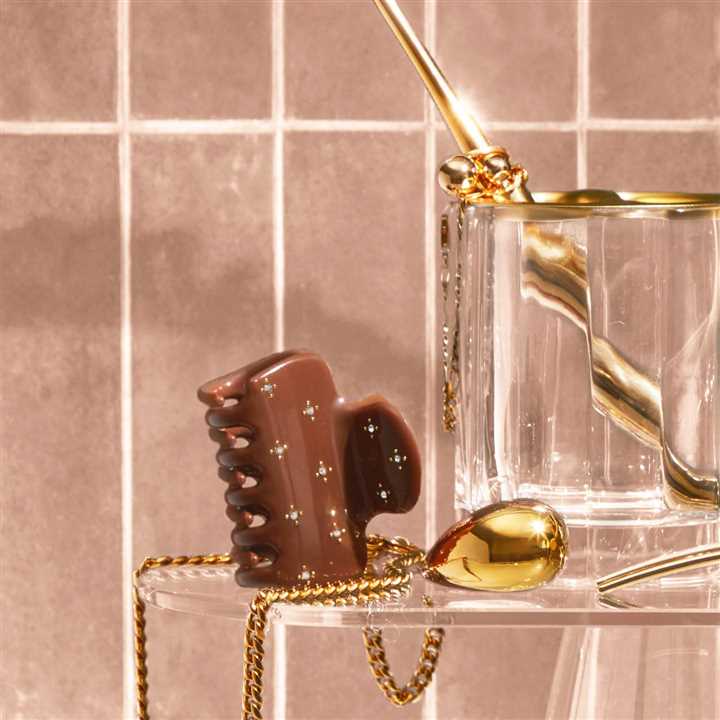 Rhinestone Medium Puffy Claw Clip - Market 12