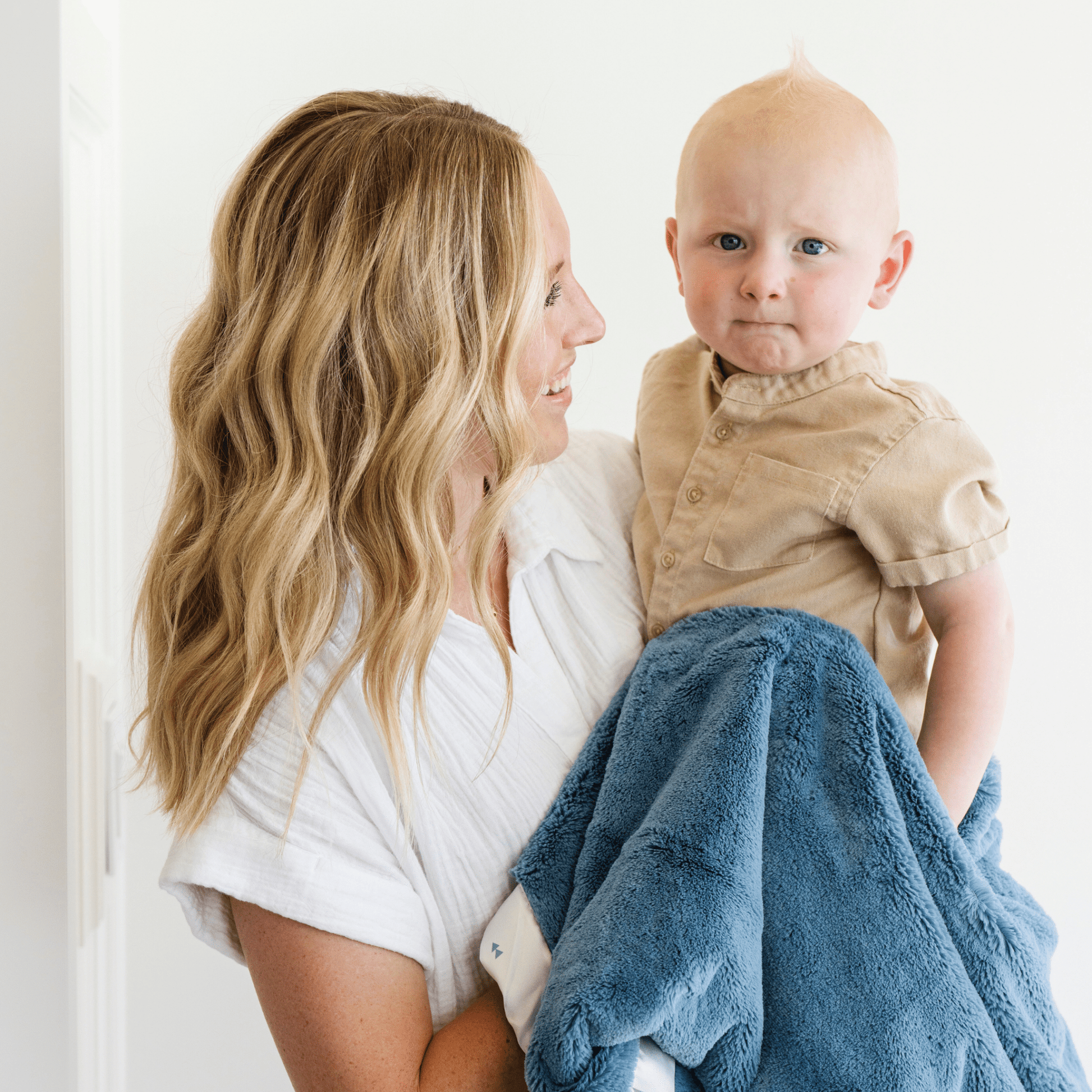 Daisy Floral Mini Blanket with Satin Trim - Market 12