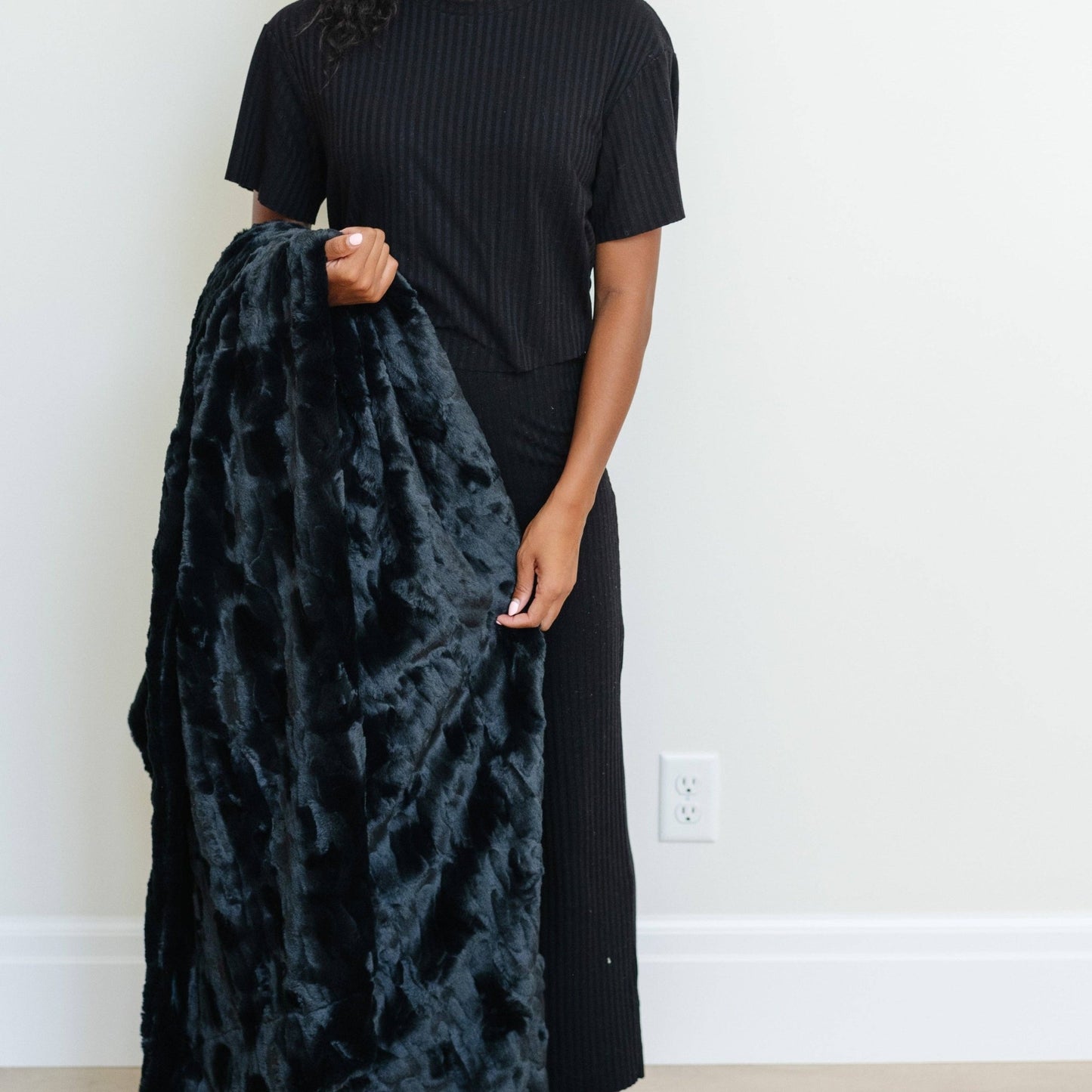 Feather PATTERNED FAUX FUR XL THROW BLANKETS: Feather - Market 12