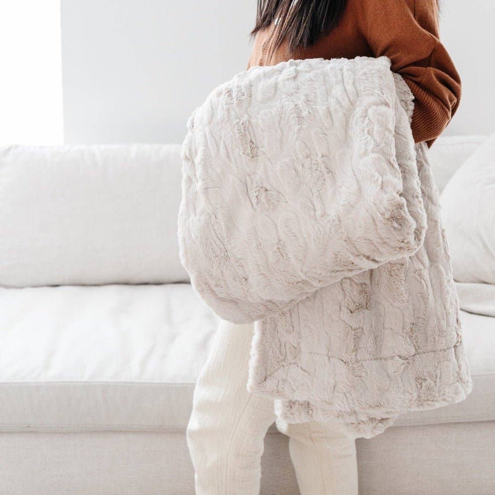 Feather PATTERNED FAUX FUR XL THROW BLANKETS: Feather - Market 12