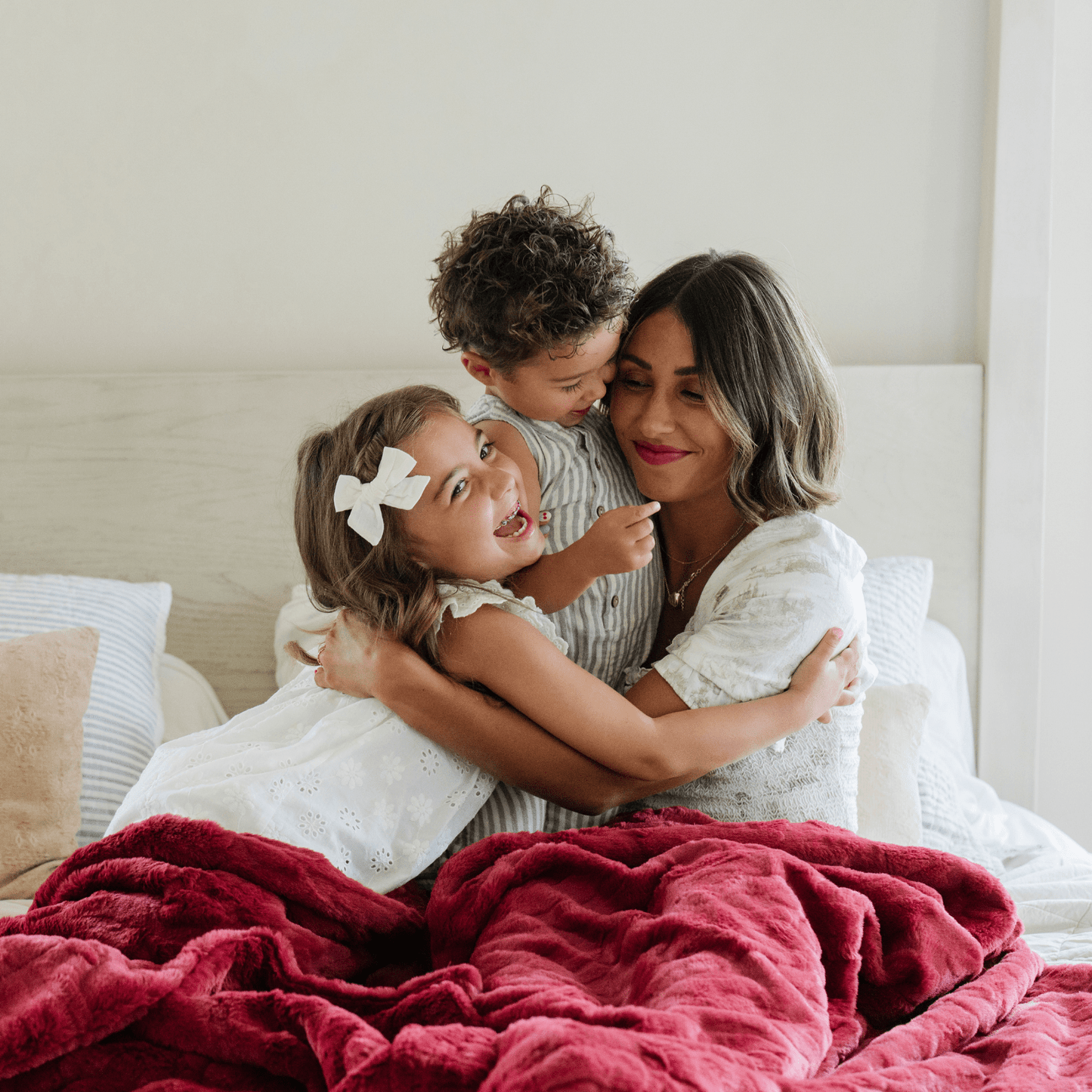 Feather PATTERNED FAUX FUR XL THROW BLANKETS: Feather - Market 12