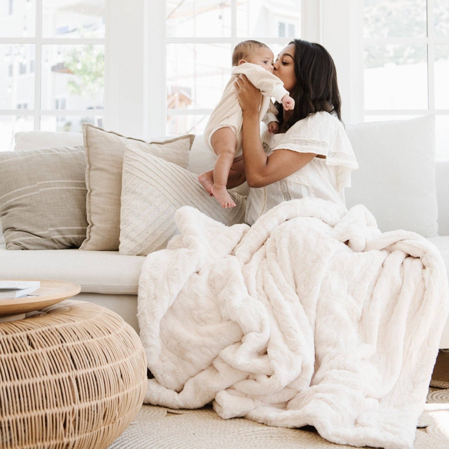 Feather PATTERNED FAUX FUR XL THROW BLANKETS: Feather - Market 12