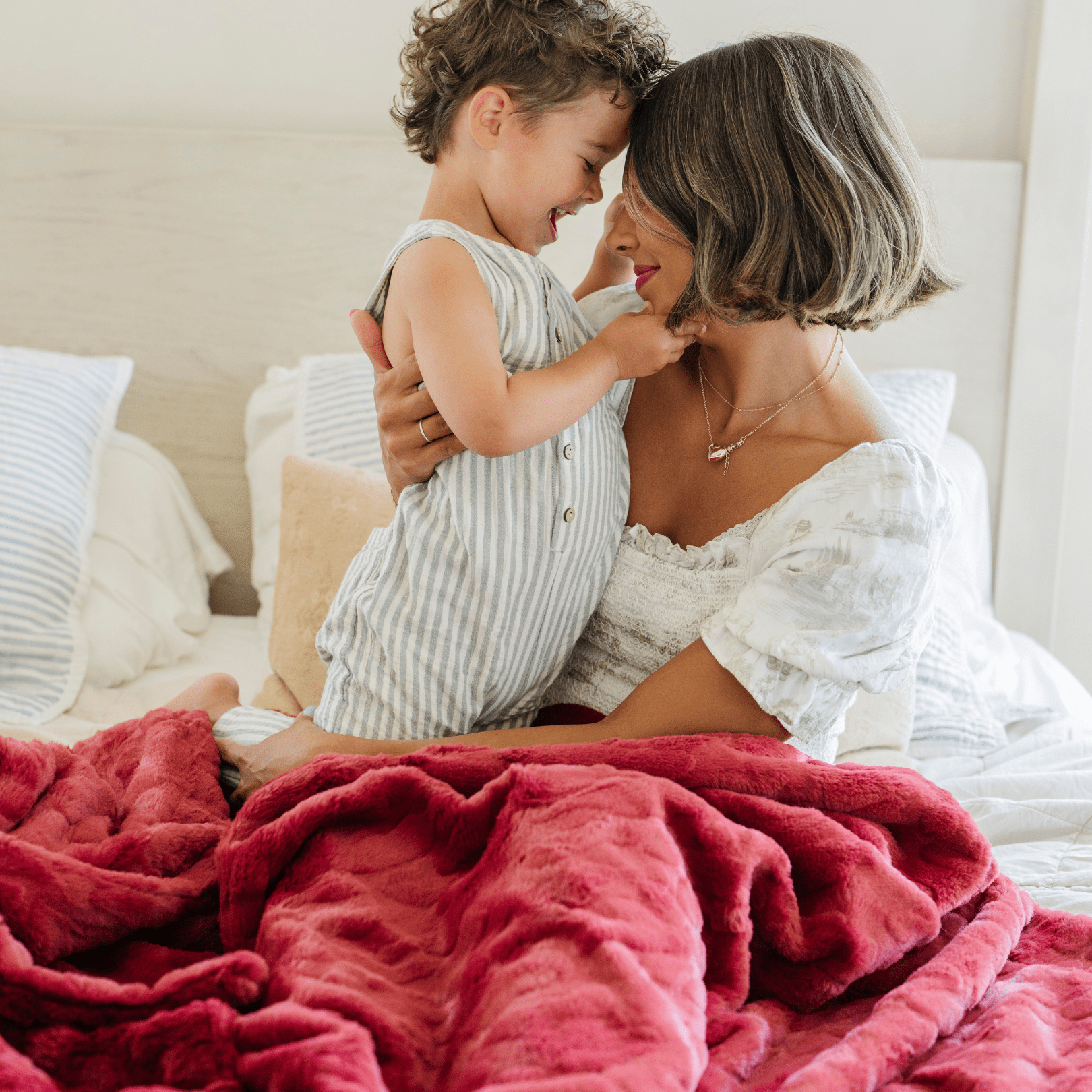 Feather PATTERNED FAUX FUR XL THROW BLANKETS: Feather - Market 12