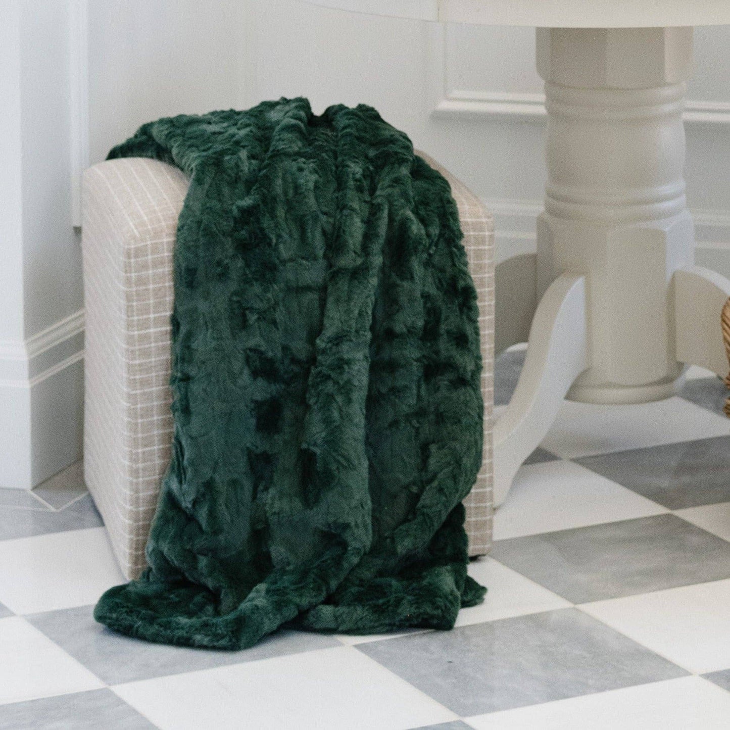 Feather PATTERNED FAUX FUR XL THROW BLANKETS: Feather - Market 12