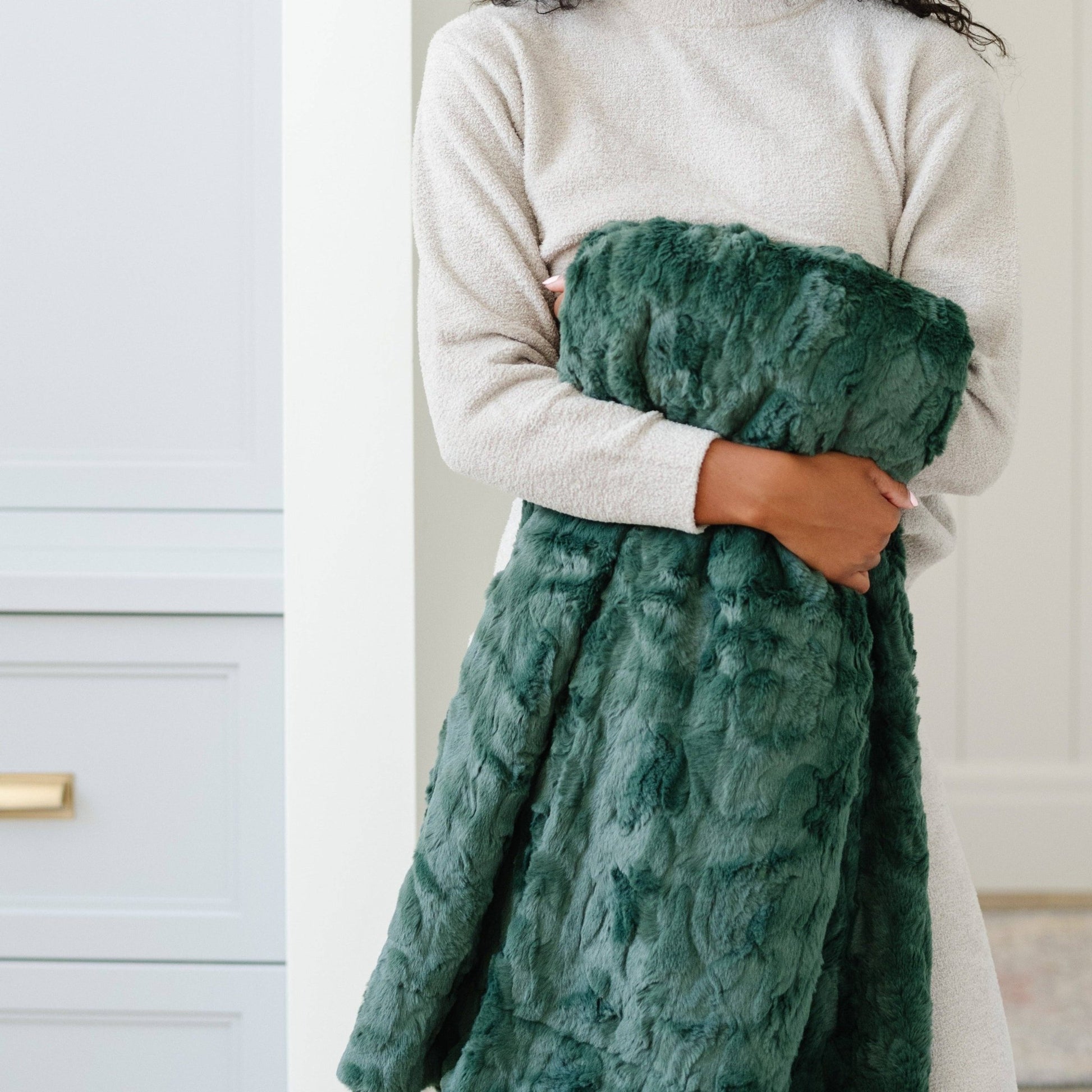 Feather PATTERNED FAUX FUR XL THROW BLANKETS: Feather - Market 12