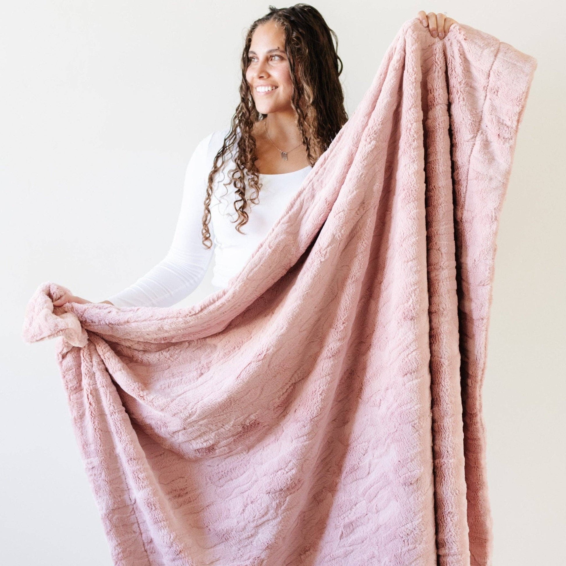 Feather PATTERNED FAUX FUR XL THROW BLANKETS: Feather - Market 12