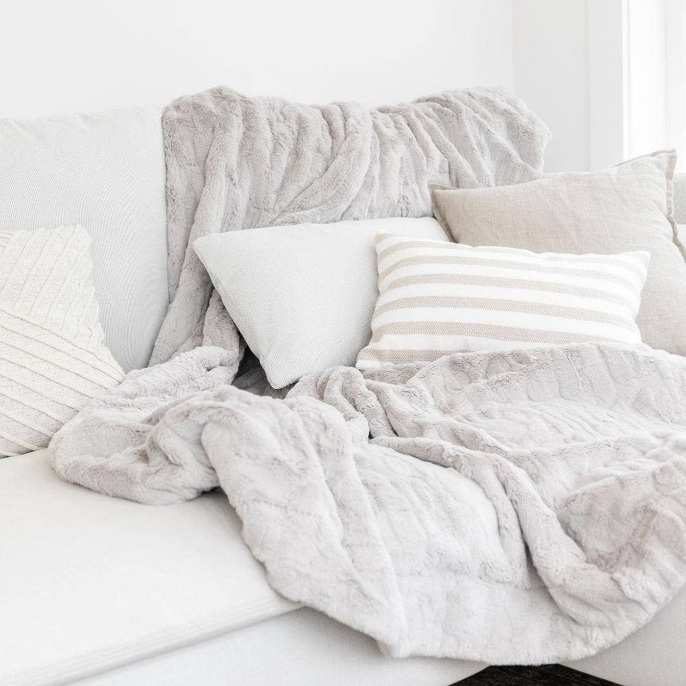 Feather PATTERNED FAUX FUR XL THROW BLANKETS: Feather - Market 12