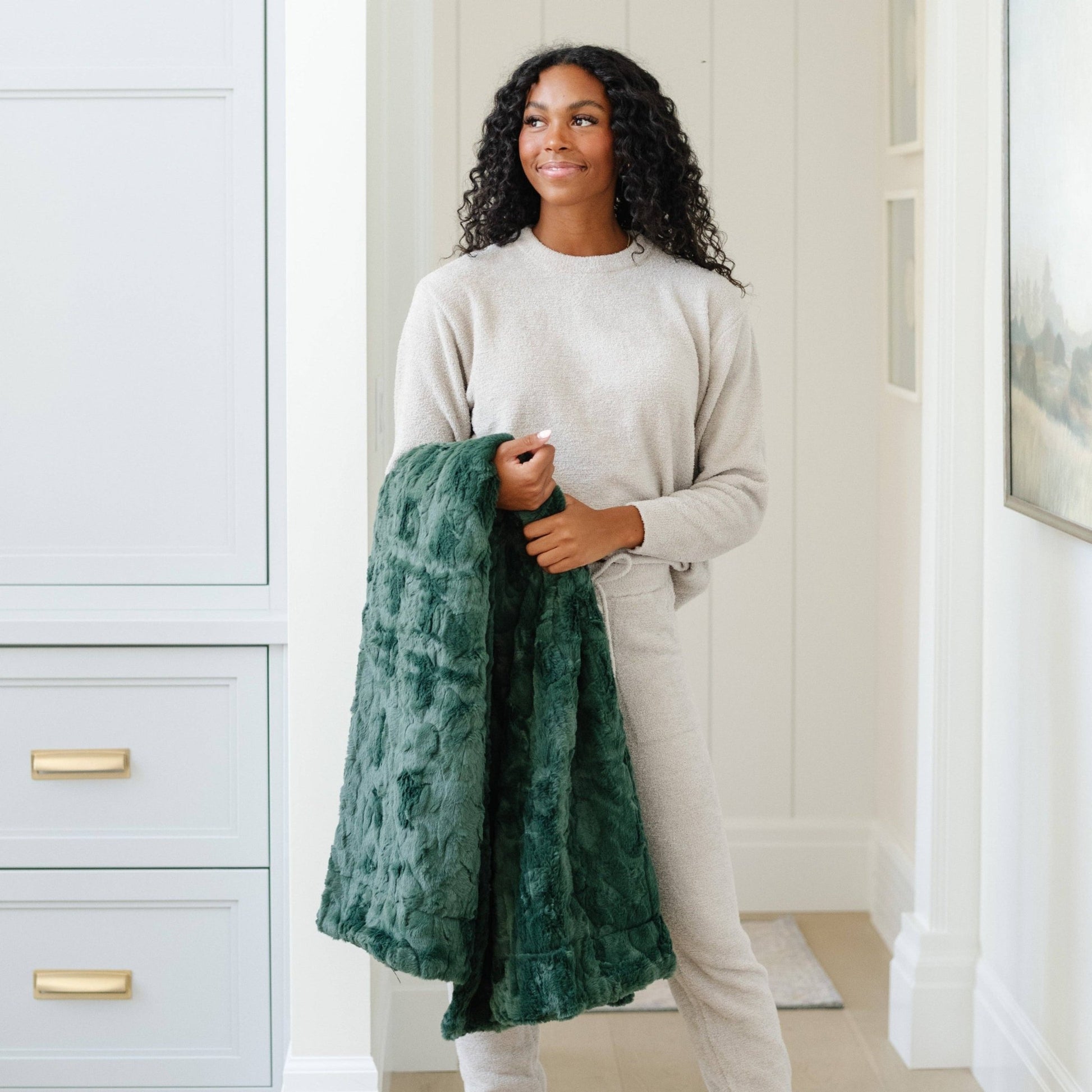 Feather PATTERNED FAUX FUR XL THROW BLANKETS: Feather - Market 12