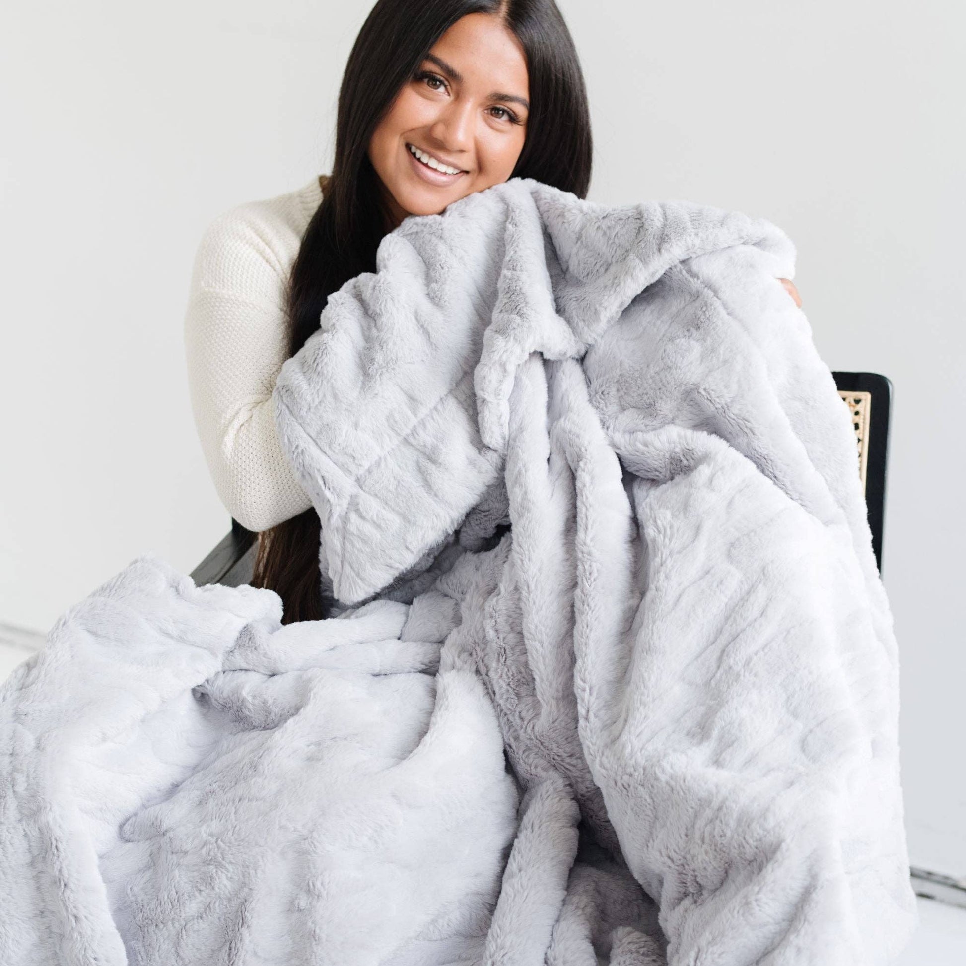 Feather PATTERNED FAUX FUR XL THROW BLANKETS: Feather - Market 12