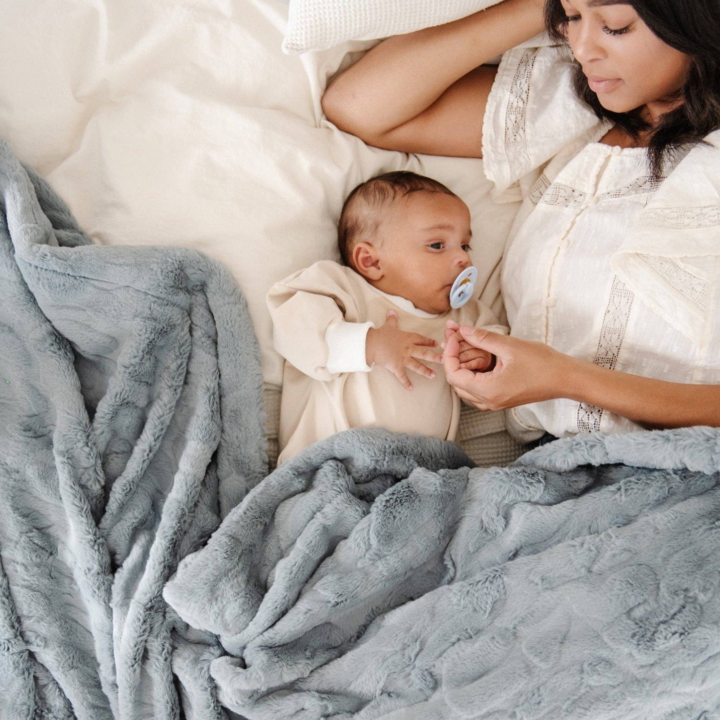 Feather PATTERNED FAUX FUR XL THROW BLANKETS: Feather - Market 12