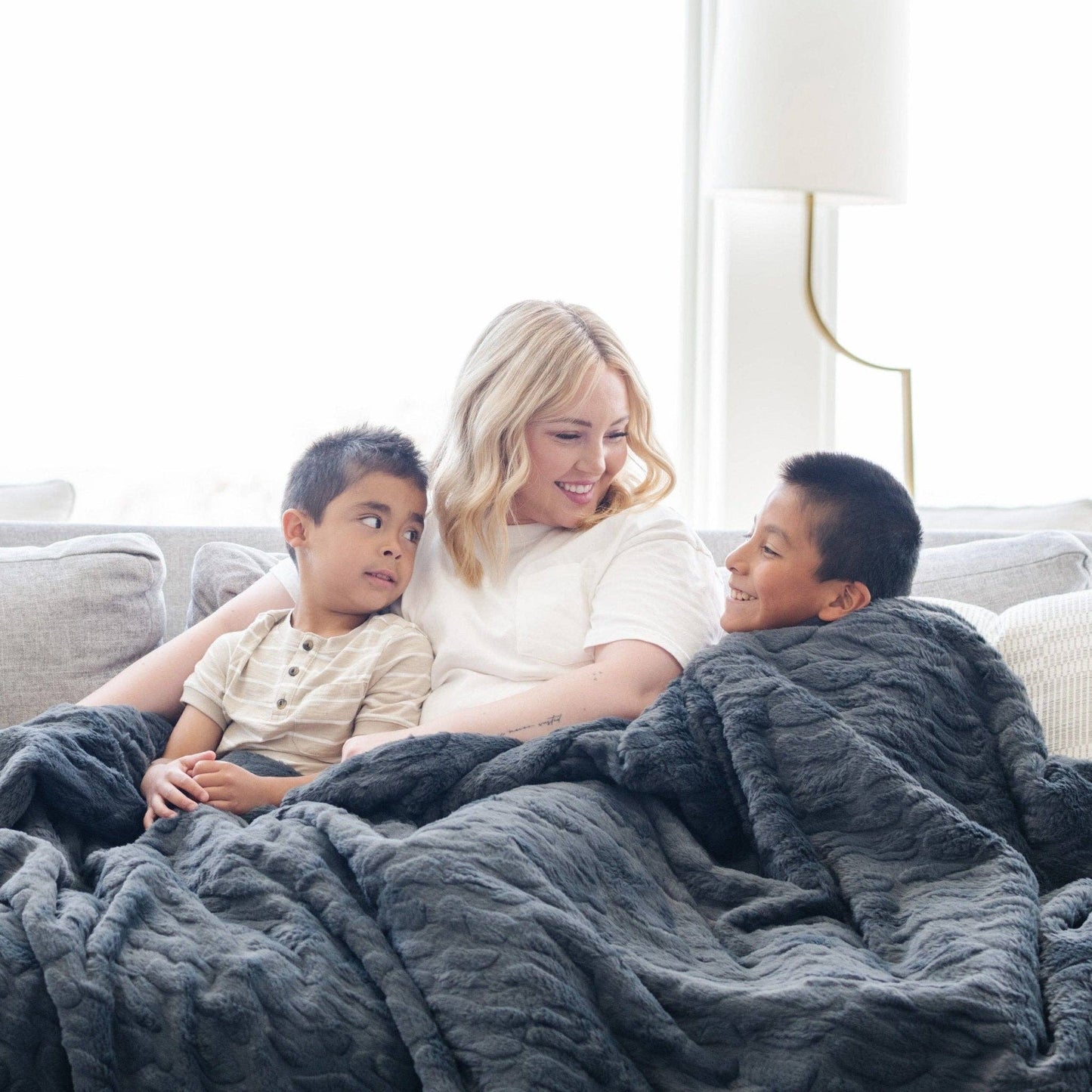 Feather PATTERNED FAUX FUR XL THROW BLANKETS: Feather - Market 12