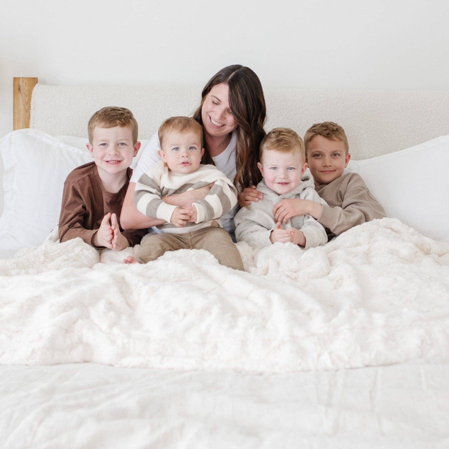 Feather PATTERNED FAUX FUR XL THROW BLANKETS: Feather - Market 12