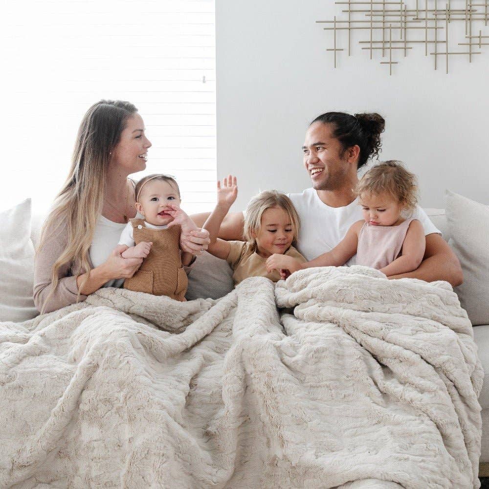 Feather PATTERNED FAUX FUR XL THROW BLANKETS: Feather - Market 12