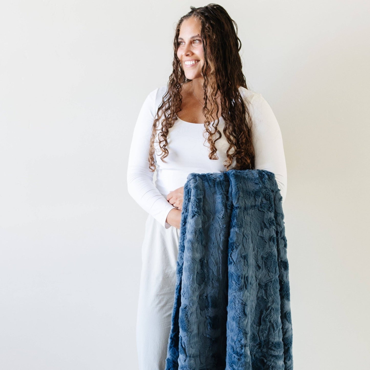 Feather PATTERNED FAUX FUR XL THROW BLANKETS: Feather - Market 12