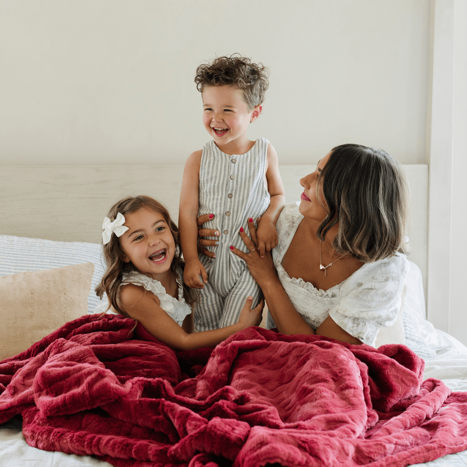 Feather PATTERNED FAUX FUR XL THROW BLANKETS: Feather - Market 12