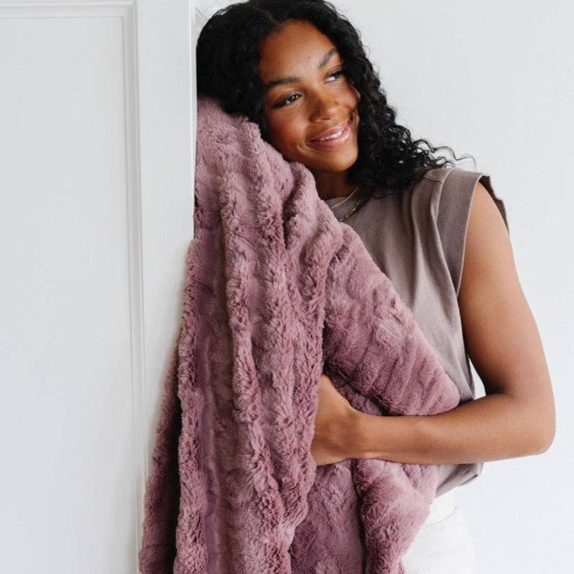 Feather PATTERNED FAUX FUR XL THROW BLANKETS: Feather - Market 12