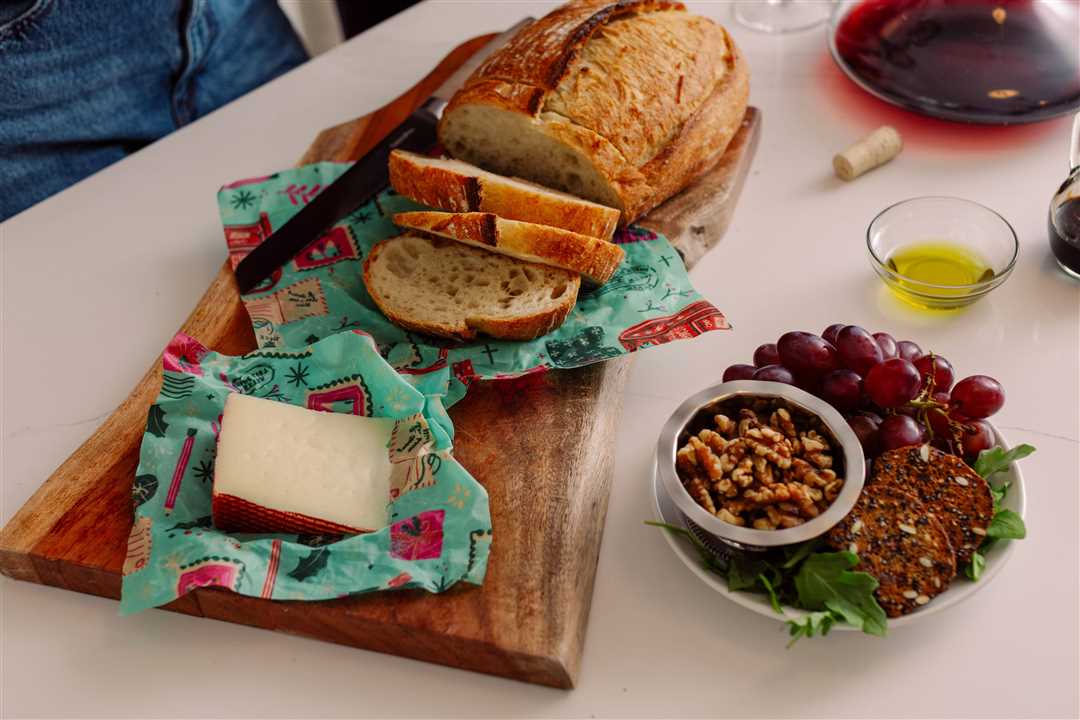 Festive Bread Wrap for the Holidays, Measuring 17" x 23" - Market 12