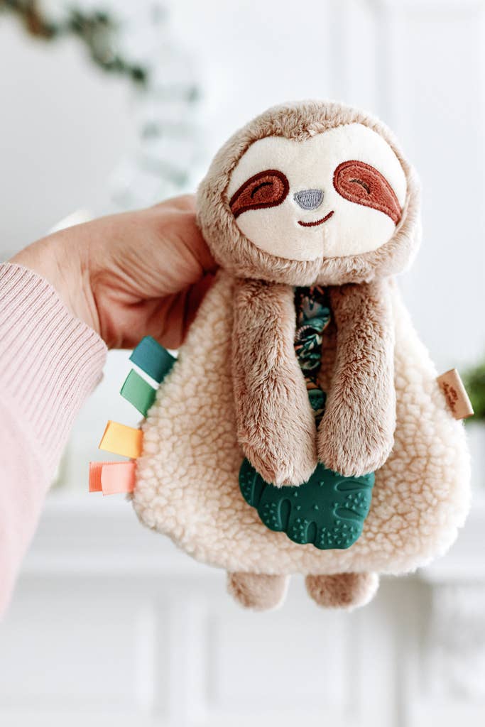 Itzy Friends Lovey™ Plush: Peyton the Sloth - Market 12