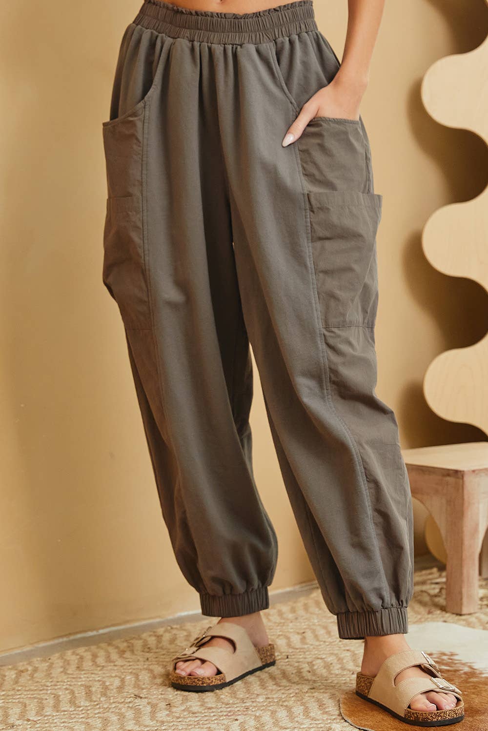 Relaxed and Comfortable Wide-Leg Hammered Joggers: Coffee