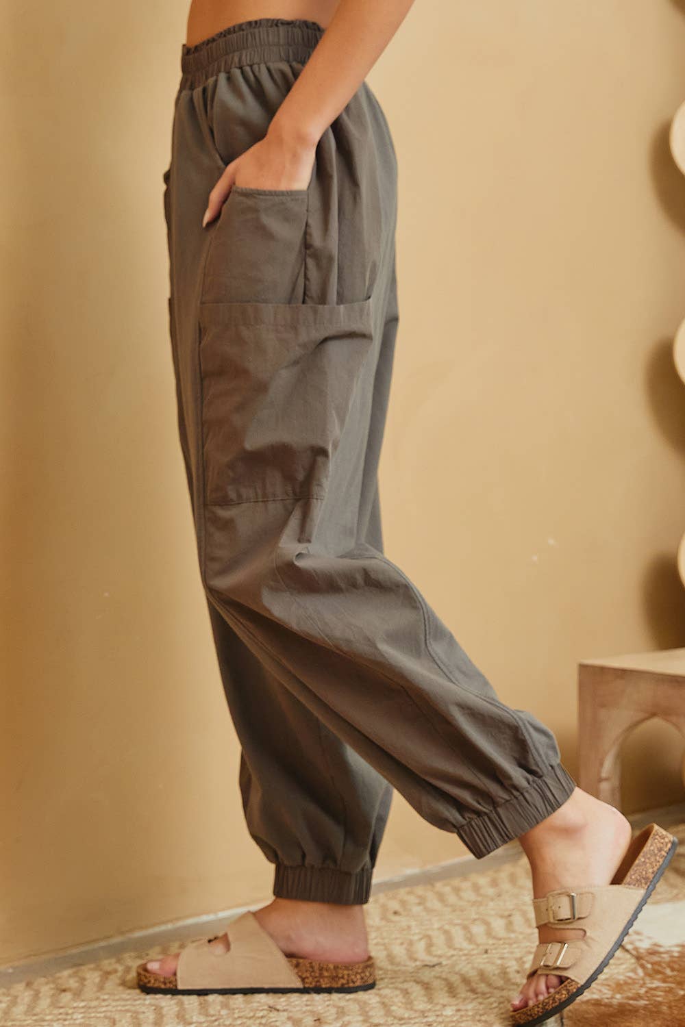 Relaxed and Comfortable Wide-Leg Hammered Joggers: Coffee