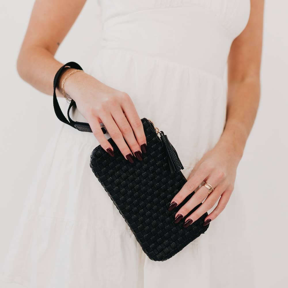 Blk Emma Woven Clutch Wristlet