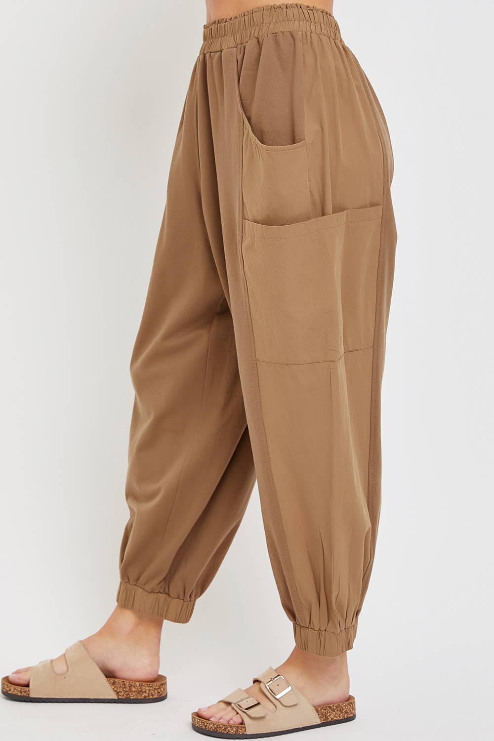 Relaxed and Comfortable Wide-Leg Hammered Joggers: Coffee