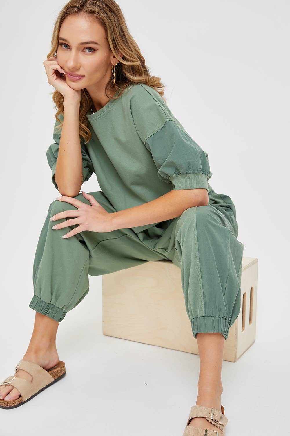 Relaxed and Comfortable Wide-Leg Hammered Joggers: Coffee