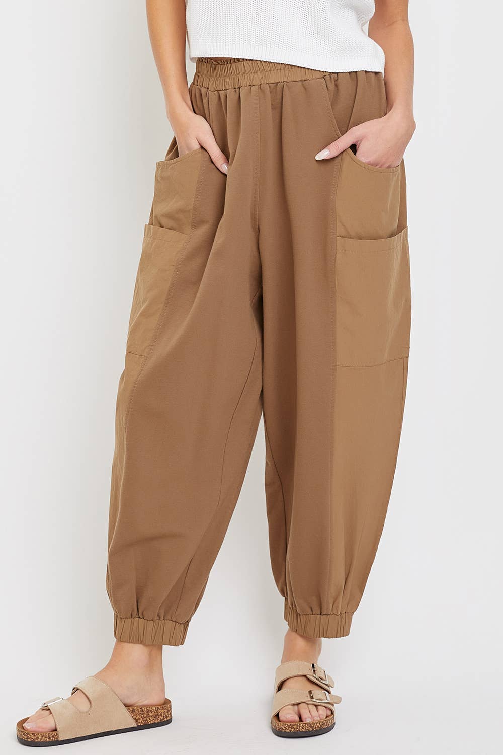Relaxed and Comfortable Wide-Leg Hammered Joggers: Coffee
