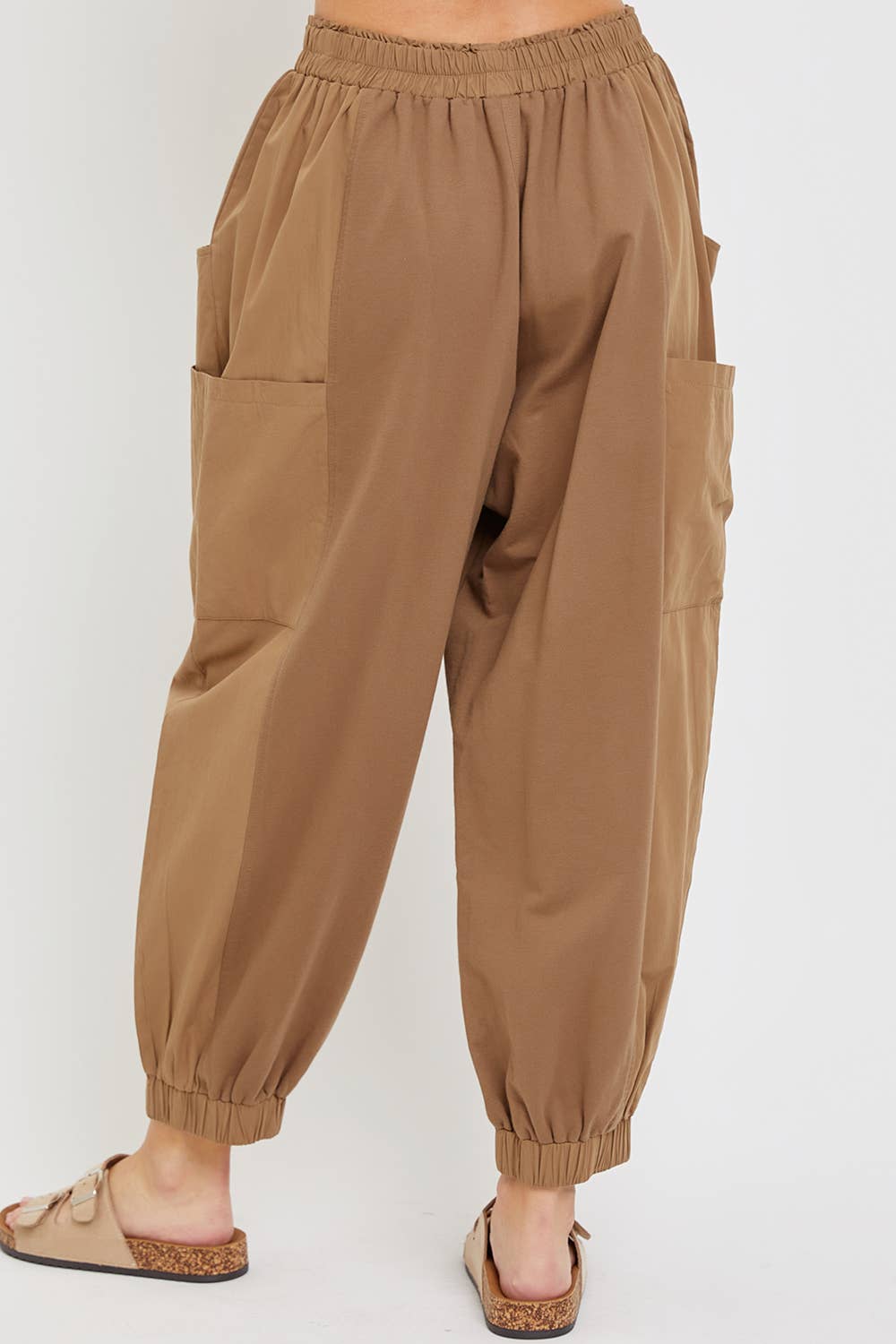 Relaxed and Comfortable Wide-Leg Hammered Joggers: Coffee