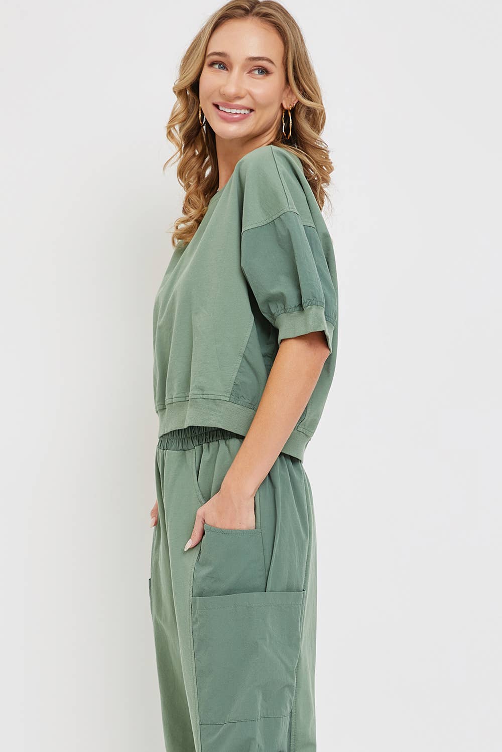 Relaxed and Comfortable Wide-Leg Hammered Joggers: Coffee