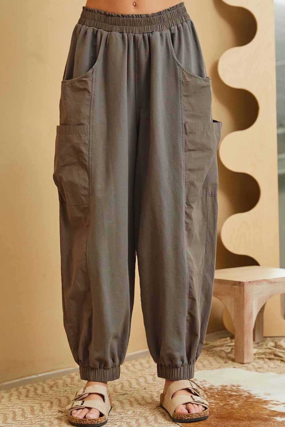 Relaxed and Comfortable Wide-Leg Hammered Joggers: Coffee
