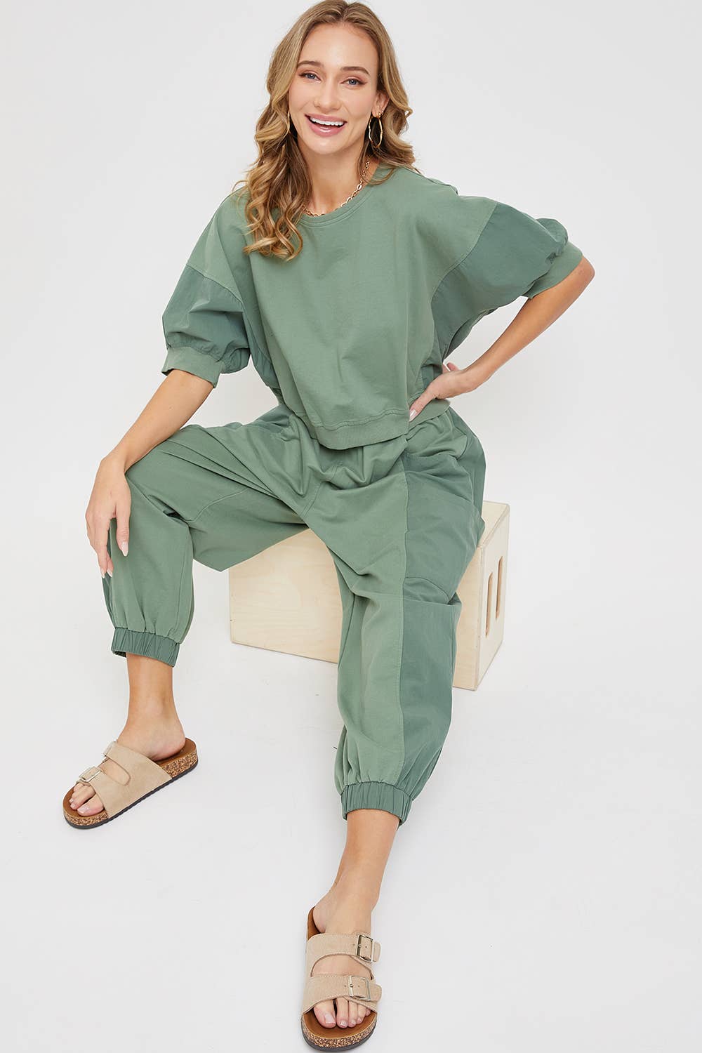 Relaxed and Comfortable Wide-Leg Hammered Joggers: Coffee