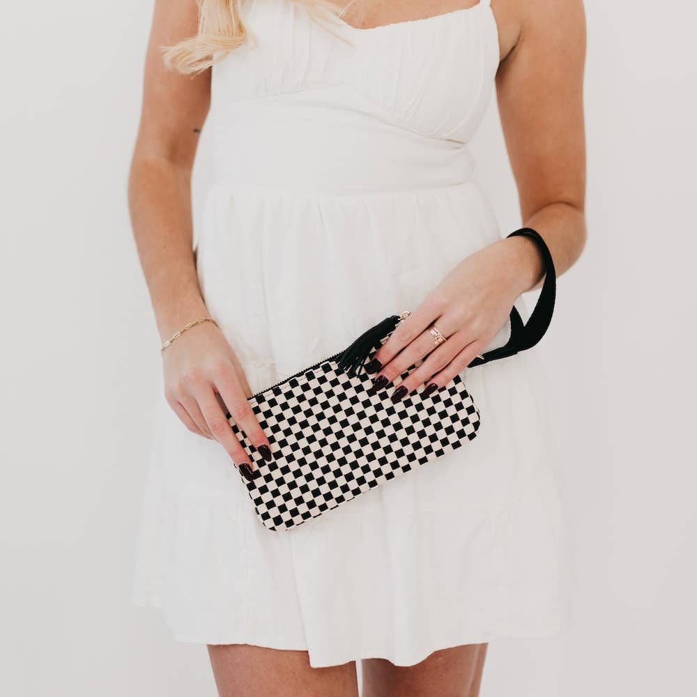 Blk Emma Woven Clutch Wristlet