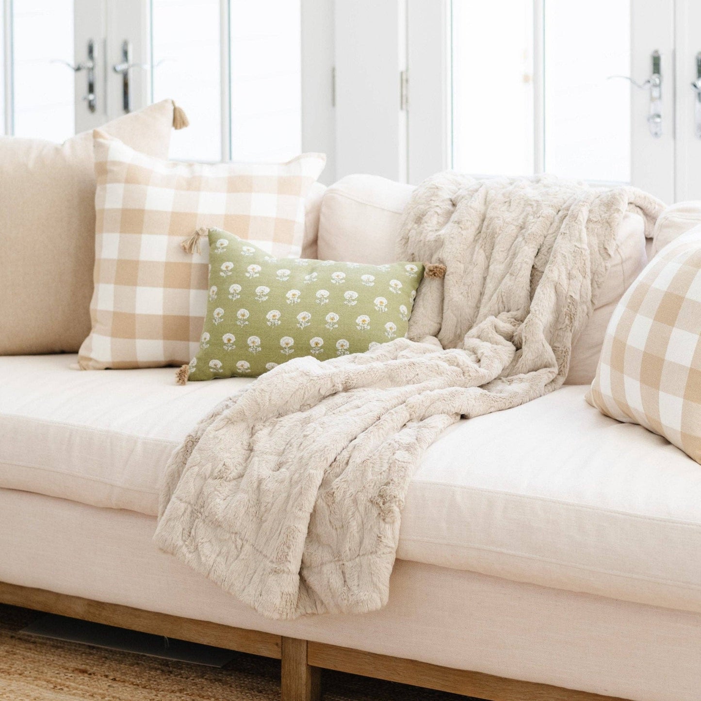 PATTERNED FAUX FUR THROW BLANKETS: Buff - Market 12