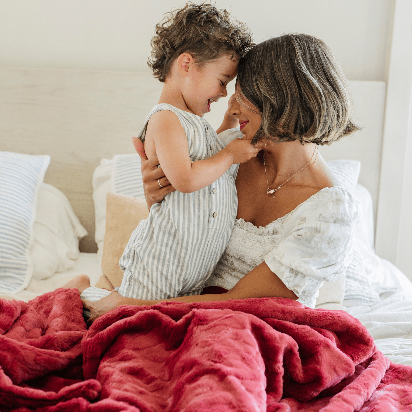 PATTERNED FAUX FUR THROW BLANKETS: Buff - Market 12