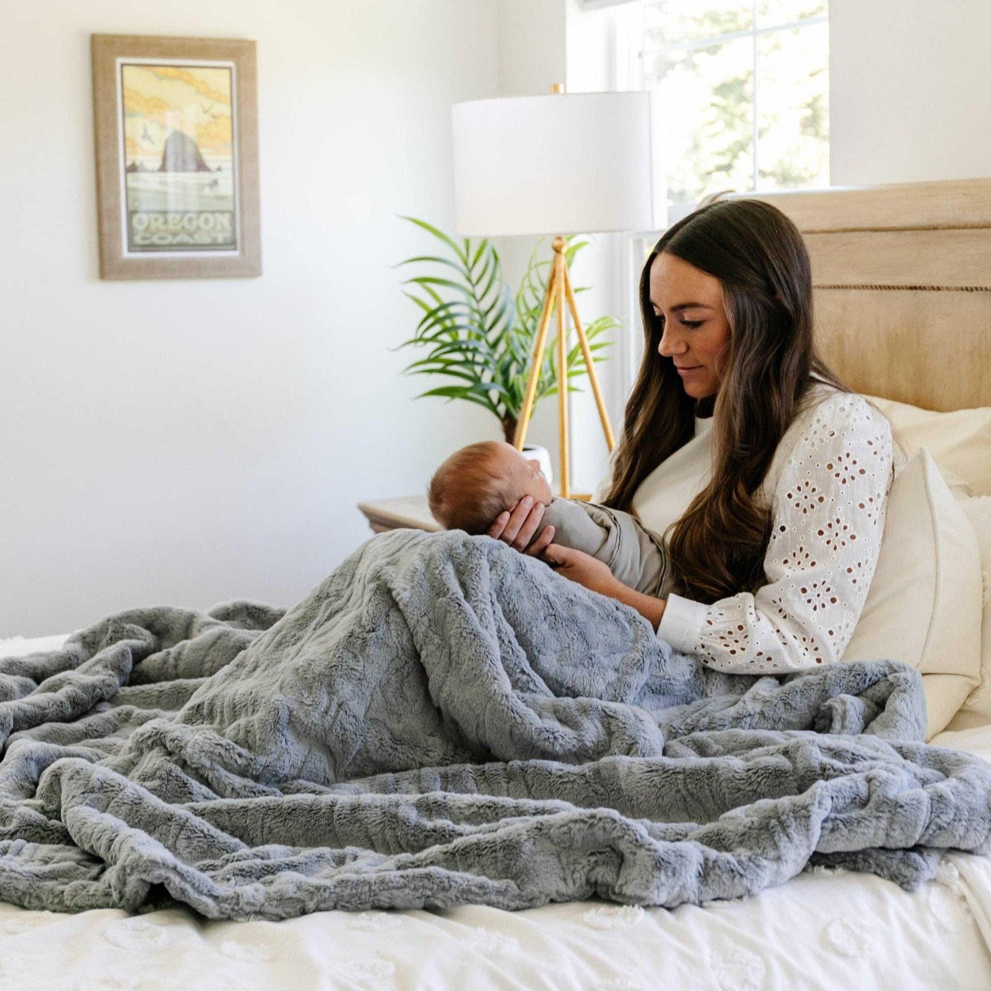 PATTERNED FAUX FUR THROW BLANKETS: Buff - Market 12