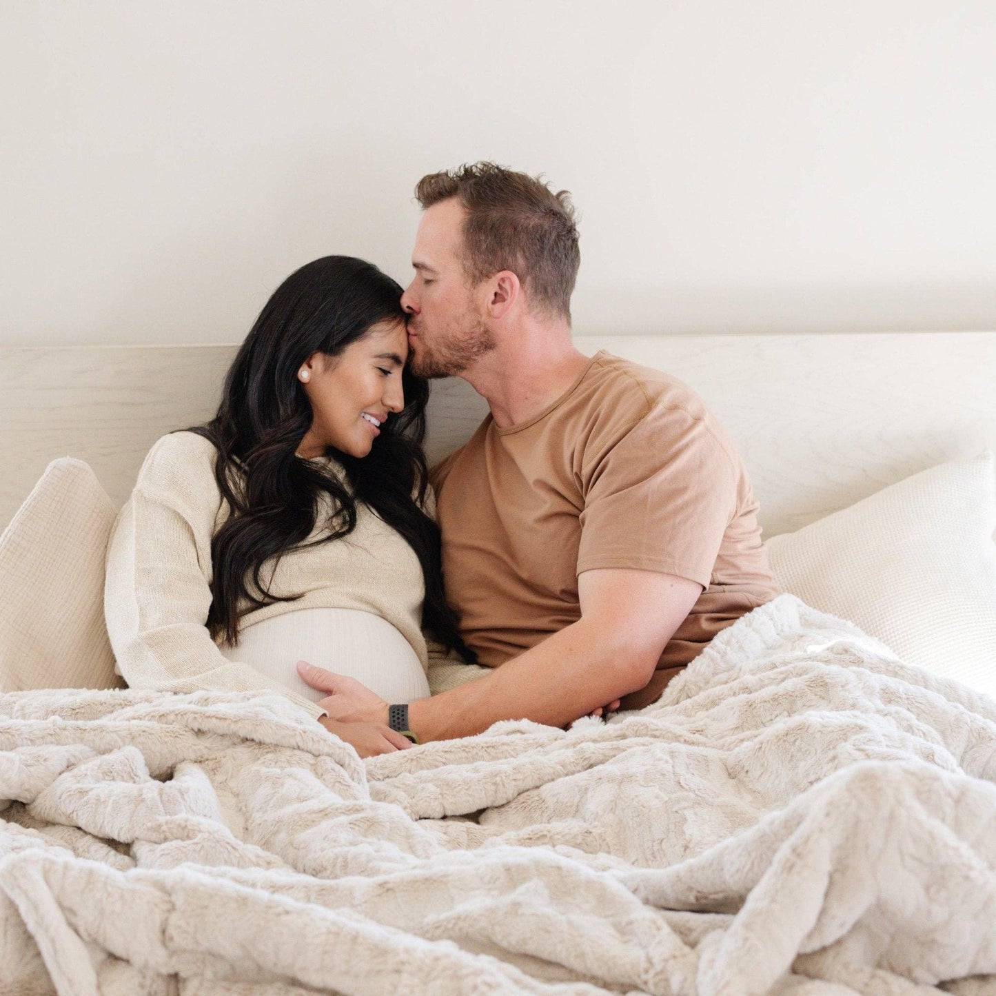 PATTERNED FAUX FUR THROW BLANKETS: Buff - Market 12