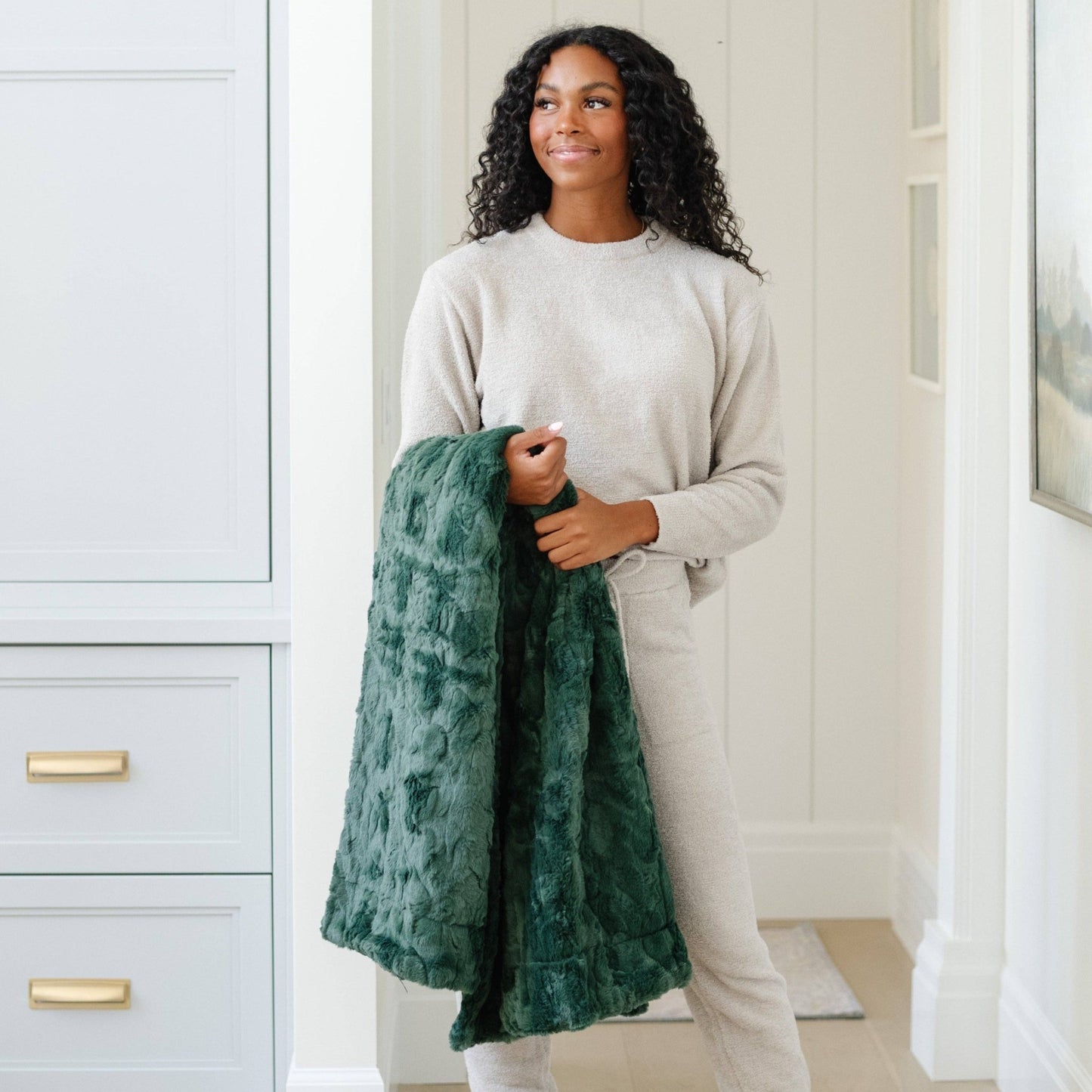 PATTERNED FAUX FUR THROW BLANKETS: Buff - Market 12