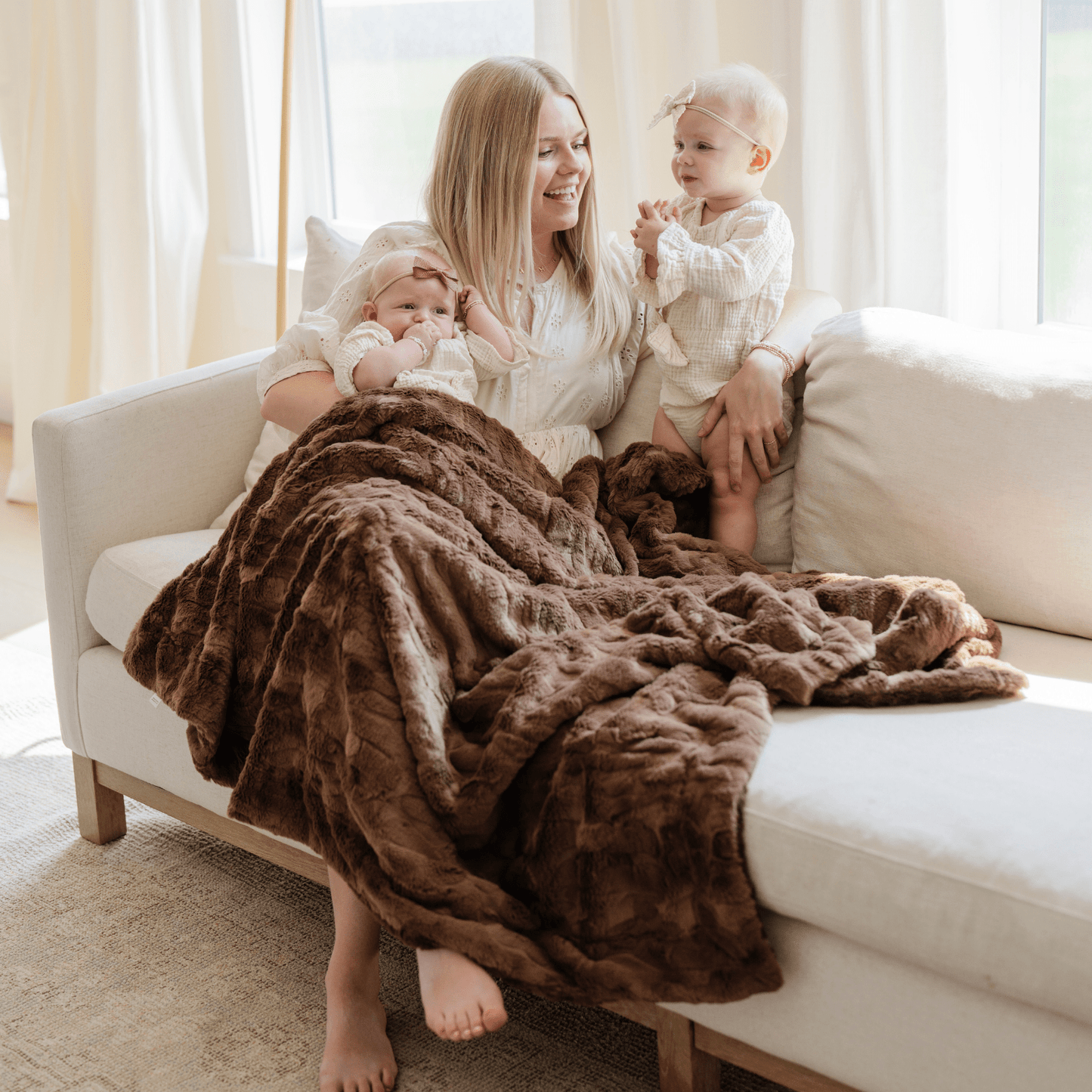 PATTERNED FAUX FUR THROW BLANKETS: Buff - Market 12