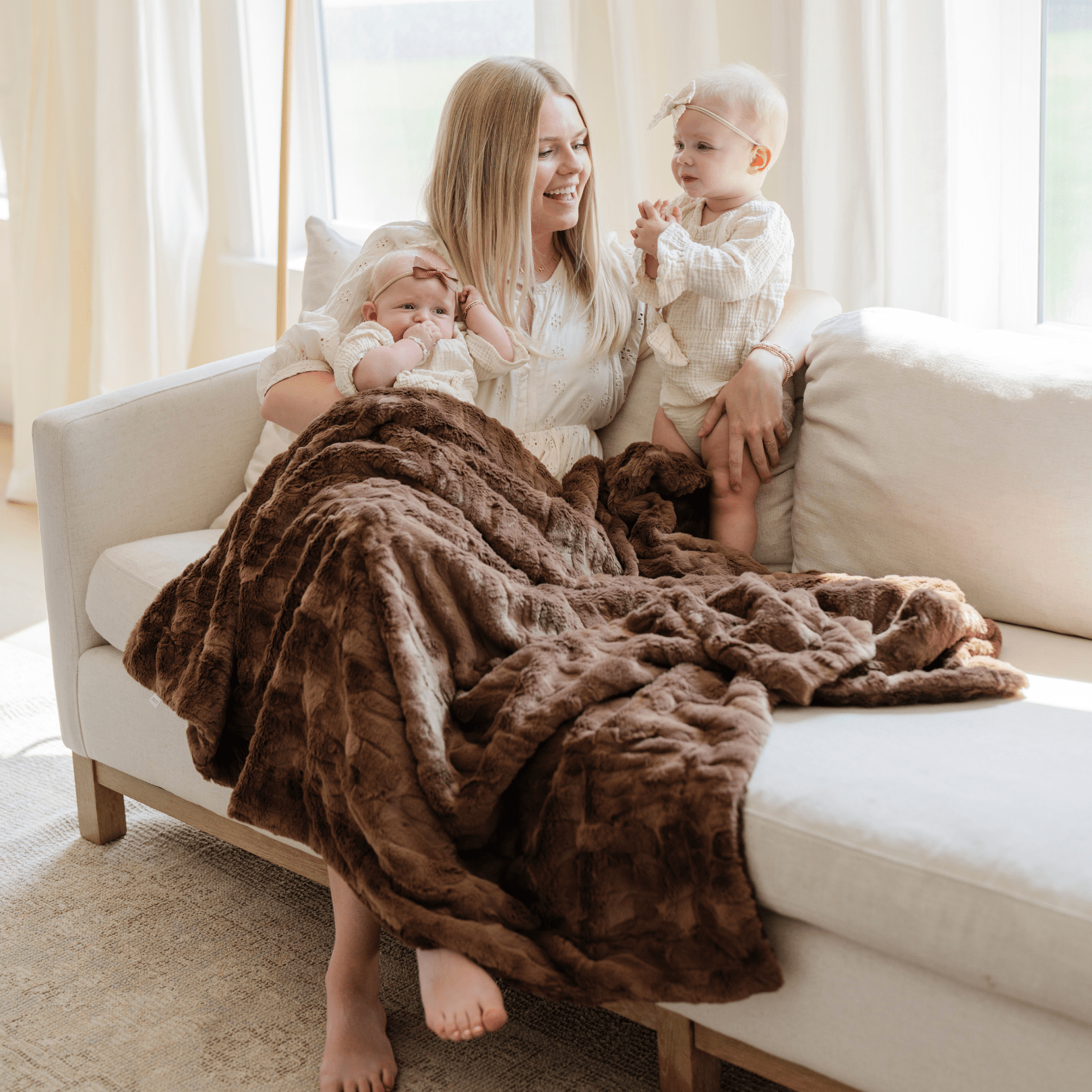 PATTERNED FAUX FUR THROW BLANKETS: Buff - Market 12