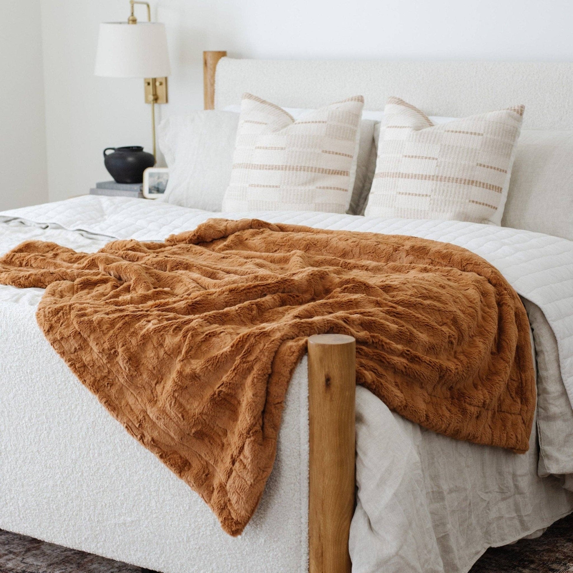 PATTERNED FAUX FUR THROW BLANKETS: Buff - Market 12
