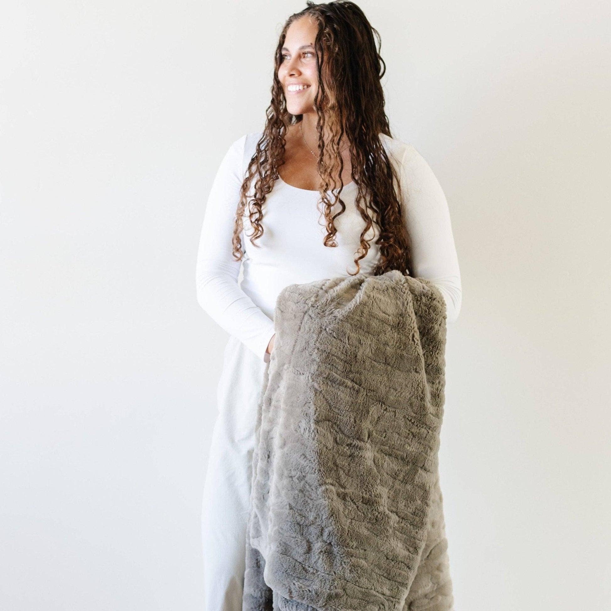PATTERNED FAUX FUR THROW BLANKETS: Buff - Market 12