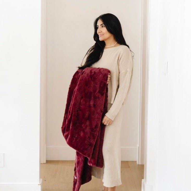 PATTERNED FAUX FUR THROW BLANKETS: Buff - Market 12