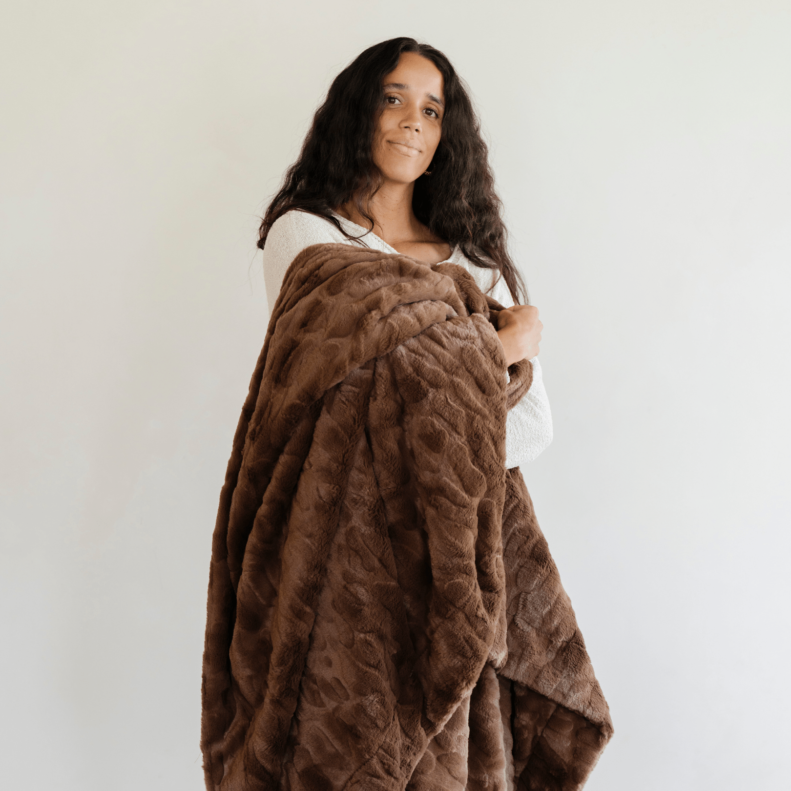 PATTERNED FAUX FUR THROW BLANKETS: Buff - Market 12