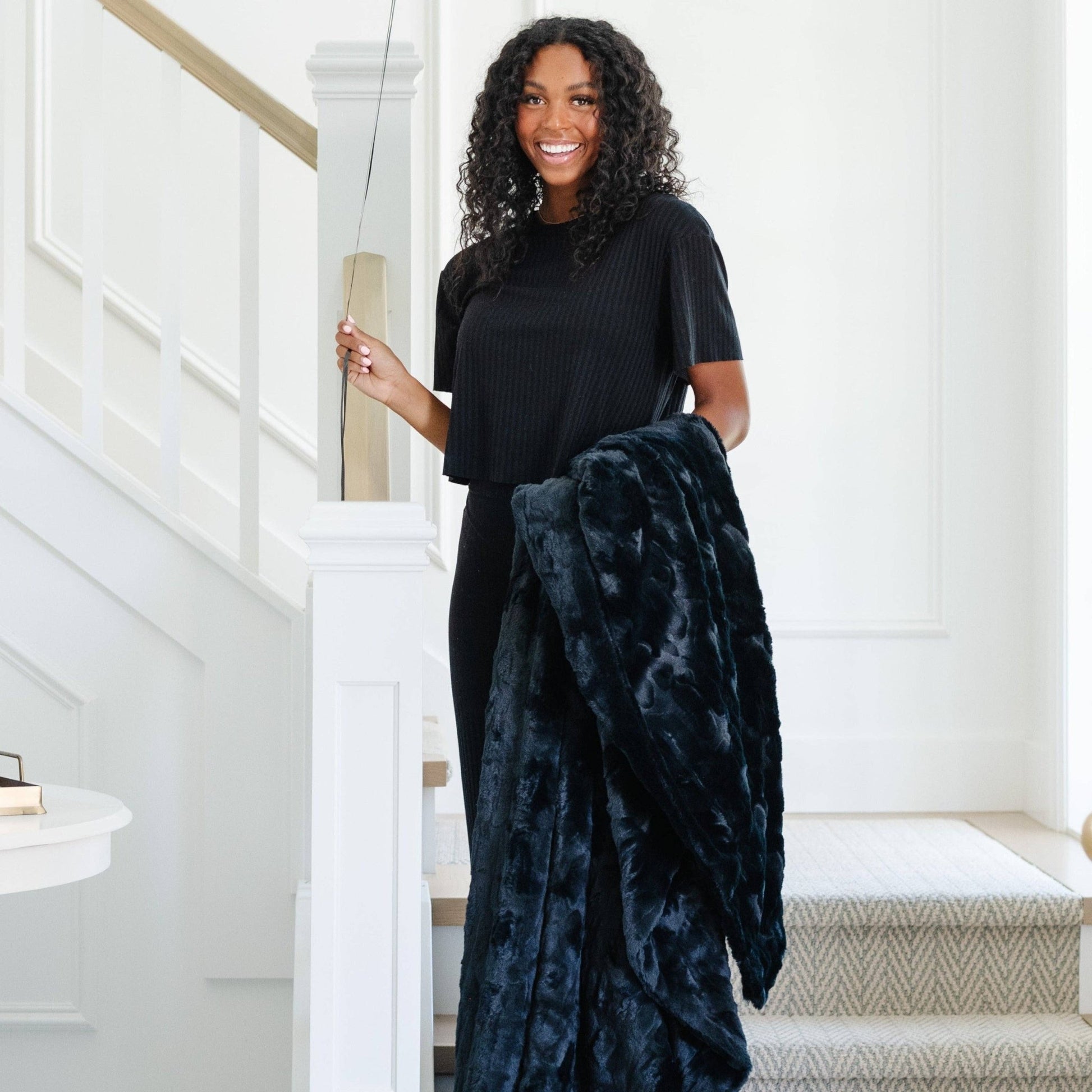 PATTERNED FAUX FUR THROW BLANKETS: Buff - Market 12