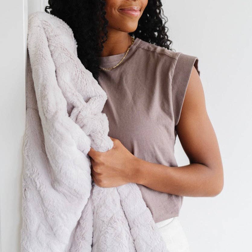 PATTERNED FAUX FUR THROW BLANKETS: Buff - Market 12