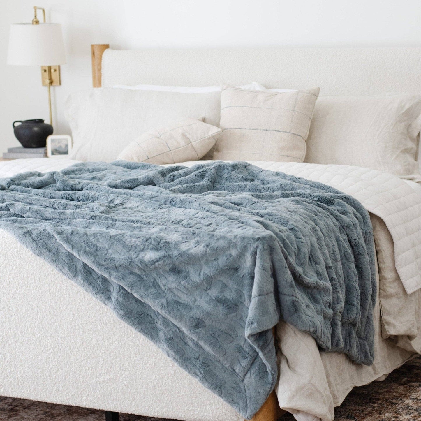 PATTERNED FAUX FUR THROW BLANKETS: Buff - Market 12
