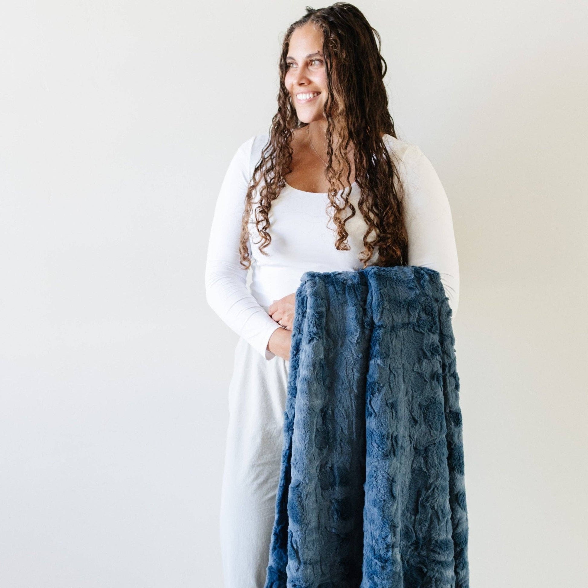 PATTERNED FAUX FUR THROW BLANKETS: Buff - Market 12
