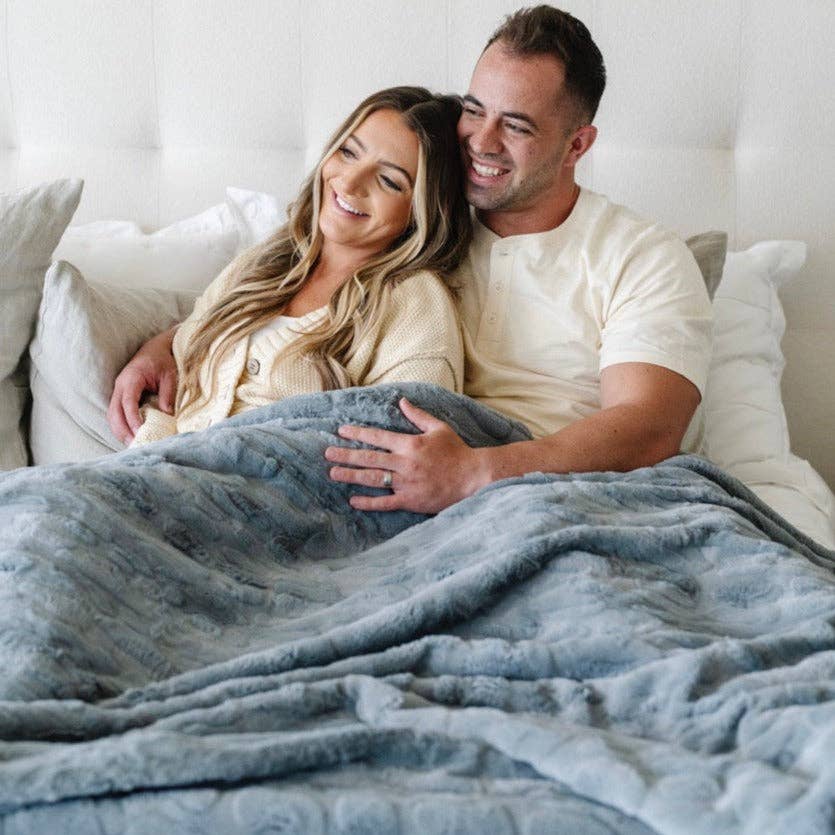 PATTERNED FAUX FUR THROW BLANKETS: Buff - Market 12