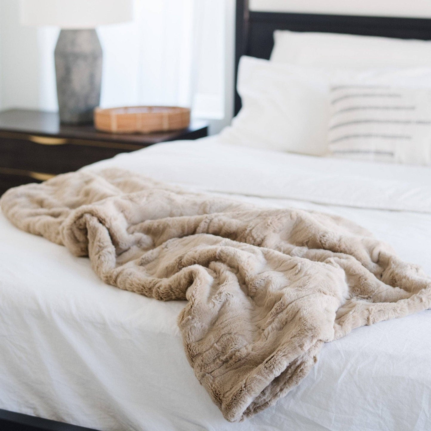 PATTERNED FAUX FUR THROW BLANKETS: Buff - Market 12